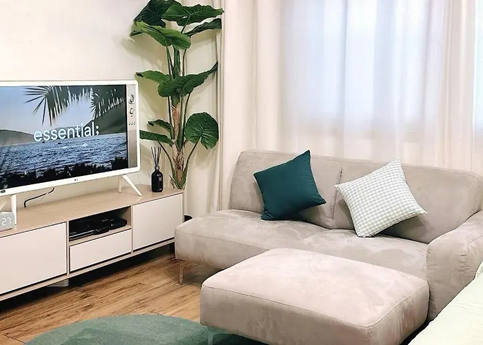 Apartment Station - 1 Minute Away - Cozy House