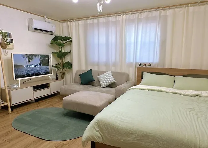 Station - 1 Minute Away - Cozy House Apartment *
